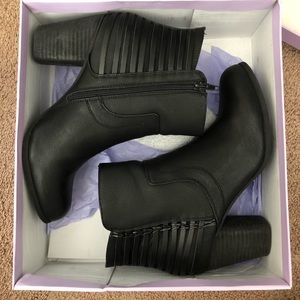 Black Madden Girl booties